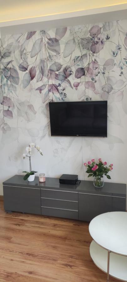 Be My Guest - Krucza Elegant Apartment - Rondo De Gaulle'A Center Of Warsaw Metro Wi-Fi Breakfast エクステリア 写真