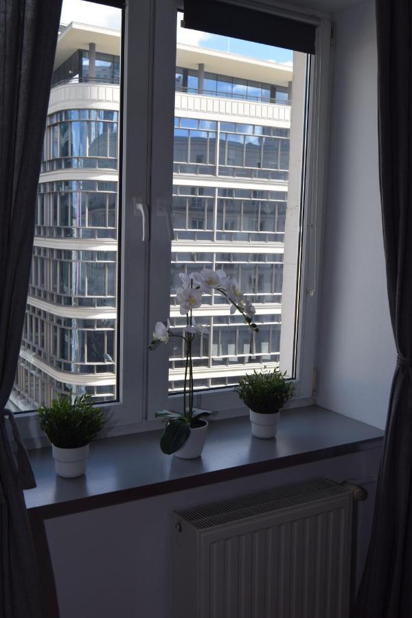 Be My Guest - Krucza Elegant Apartment - Rondo De Gaulle'A Center Of Warsaw Metro Wi-Fi Breakfast エクステリア 写真