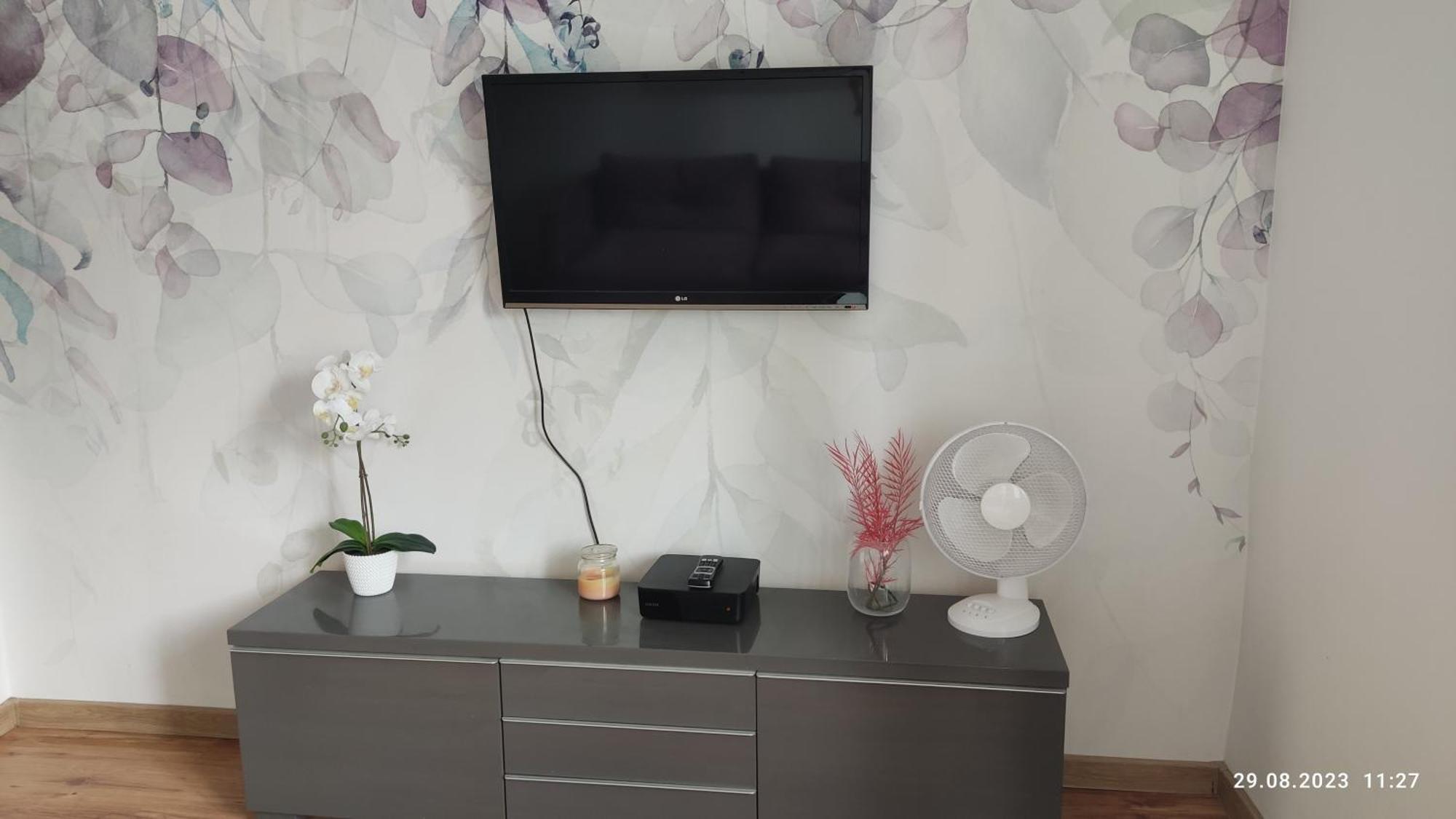 Be My Guest - Krucza Elegant Apartment - Rondo De Gaulle'A Center Of Warsaw Metro Wi-Fi Breakfast エクステリア 写真